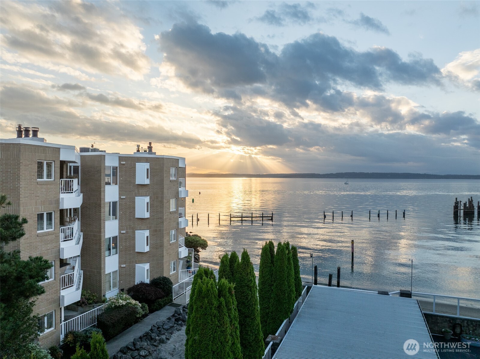 6321 Seaview Avenue NW Unit: 2