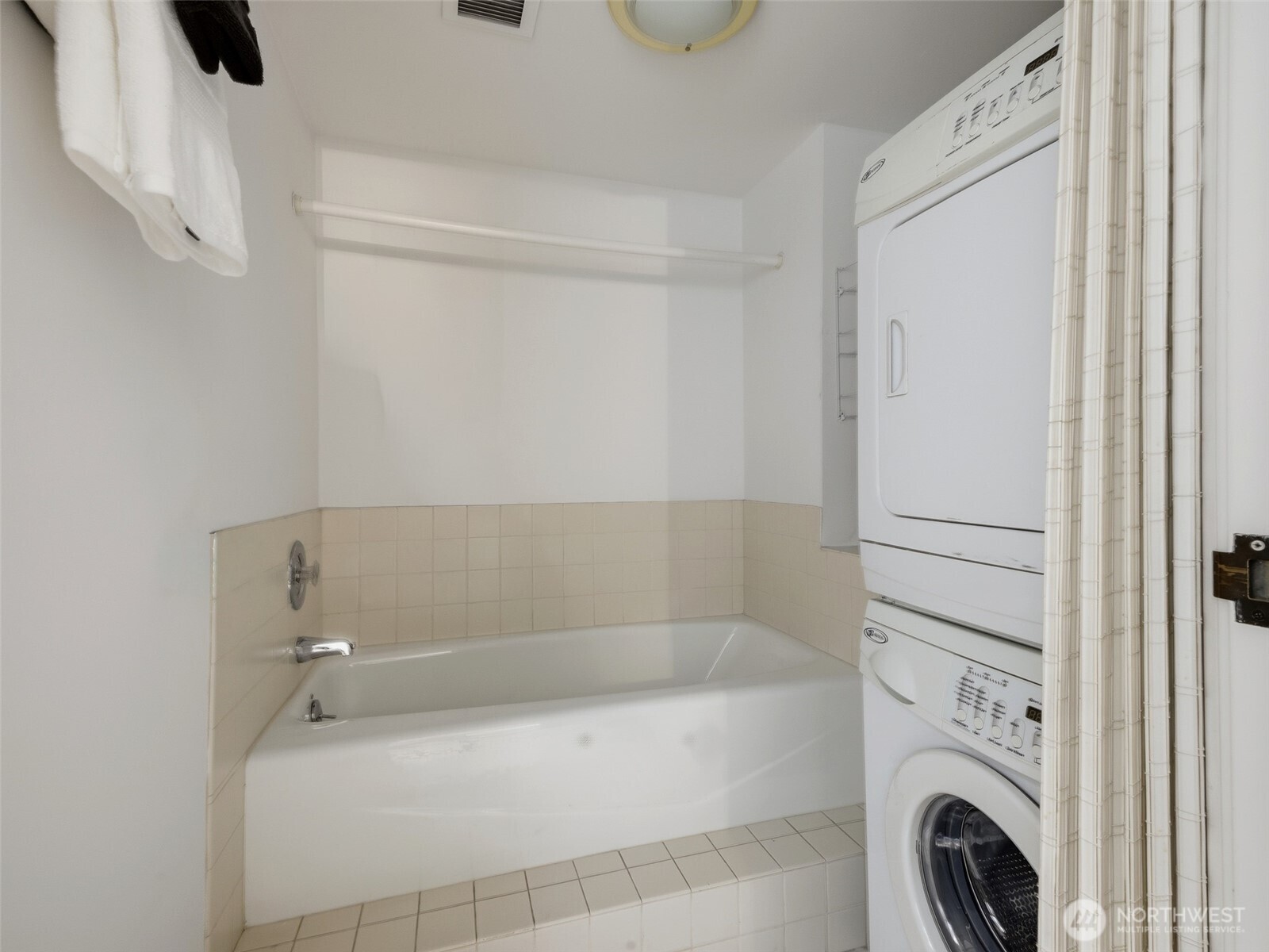 6321 Seaview Avenue NW Unit: 2