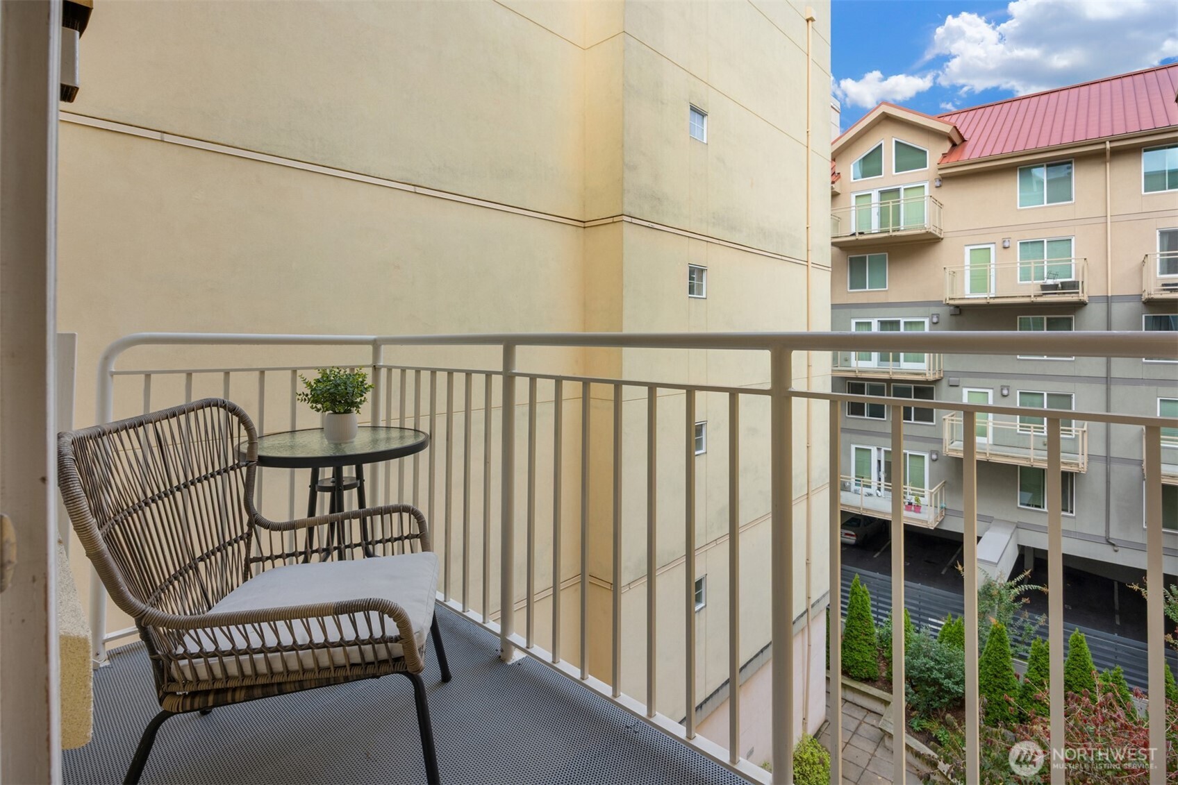 11004 NE 11th Street Unit: 407