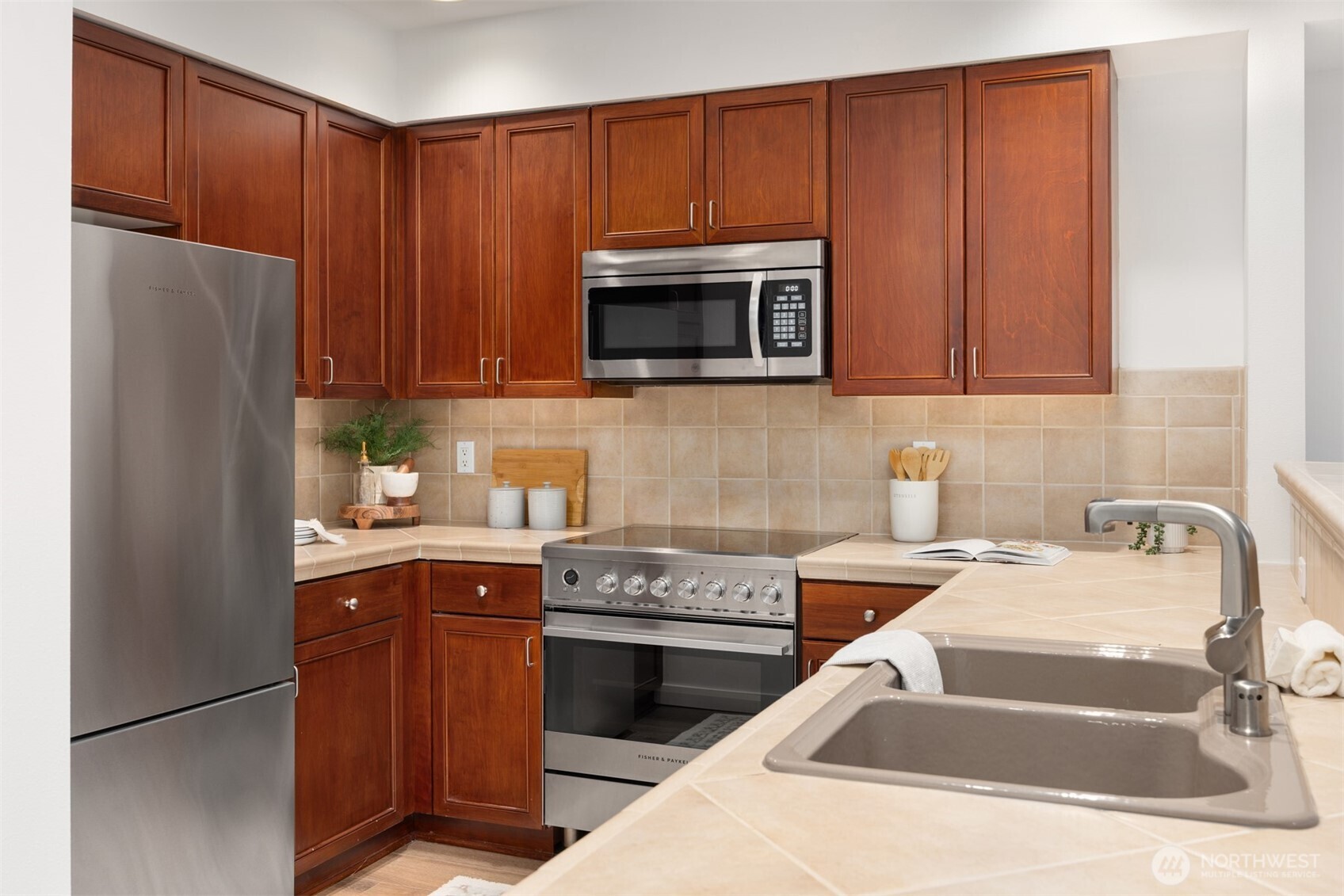 11004 NE 11th Street Unit: 407