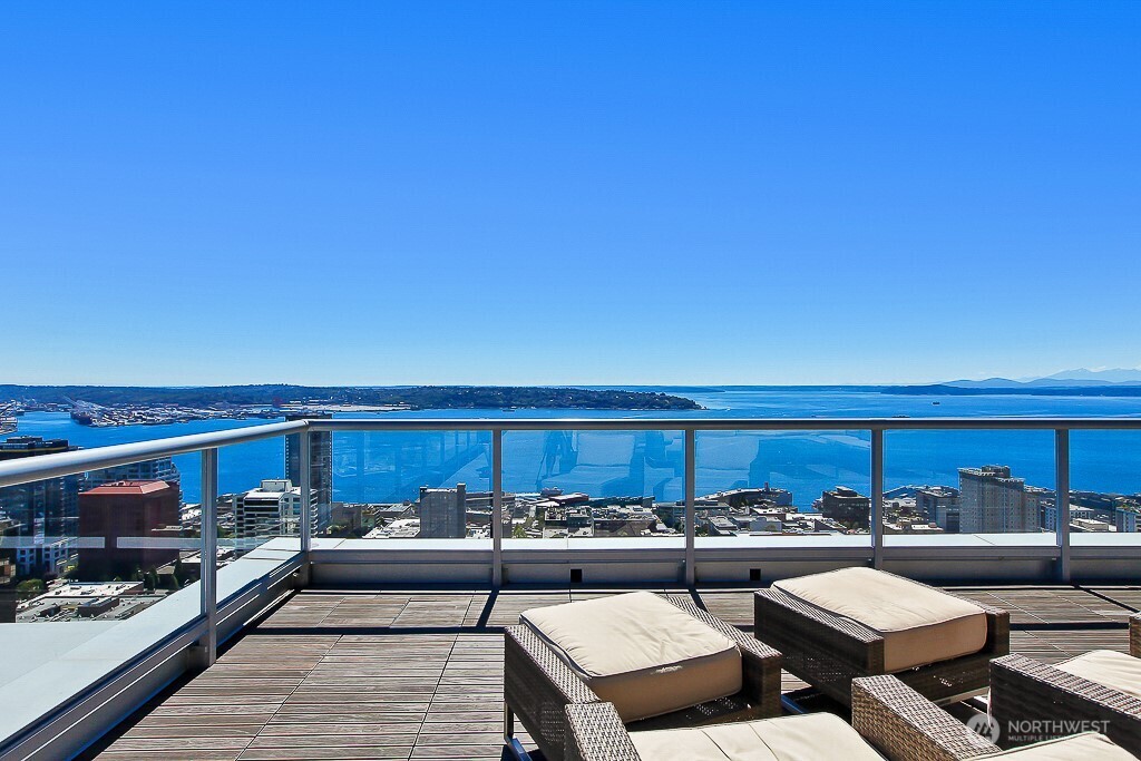 583 Battery Street Unit: 309N