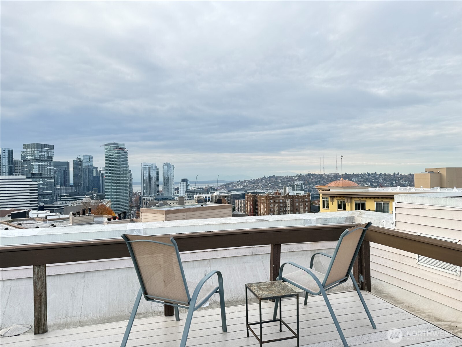 717 E Denny Way Unit: 1A