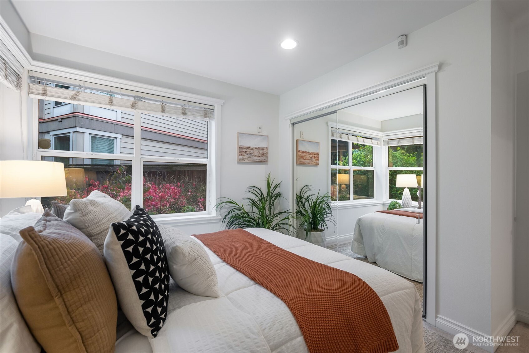 717 E Denny Way Unit: 1A