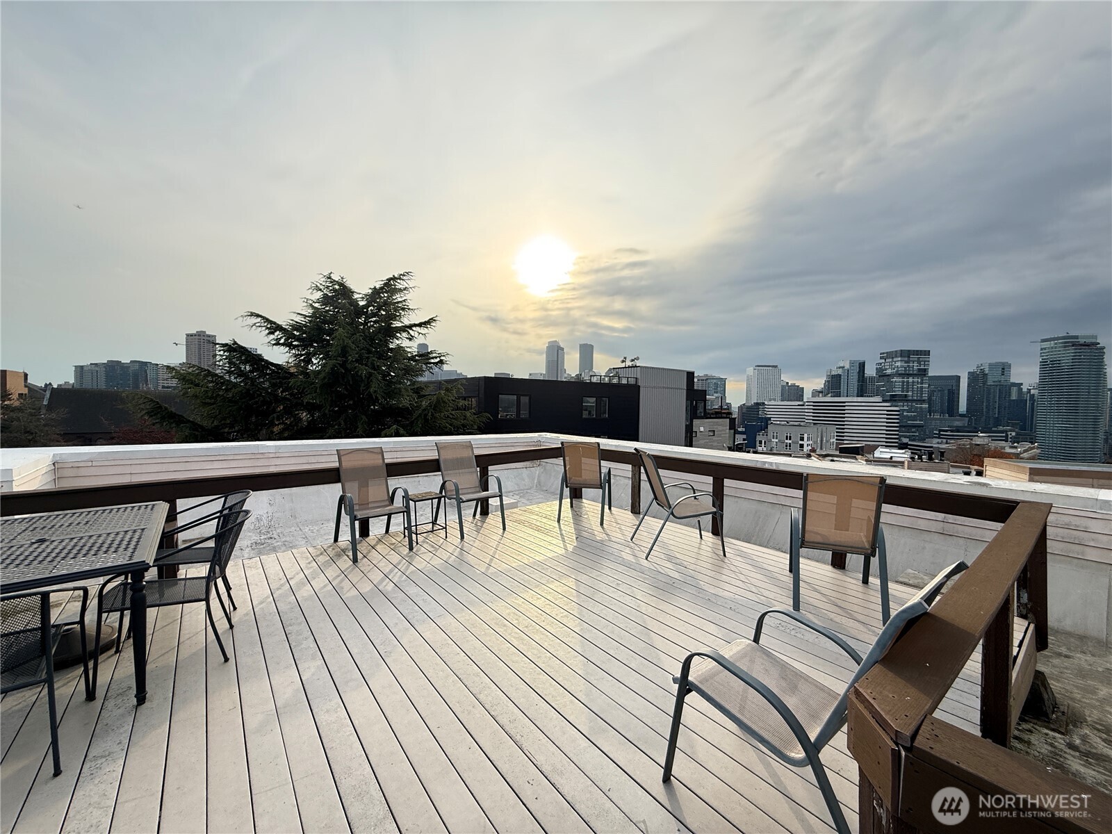 717 E Denny Way Unit: 1A