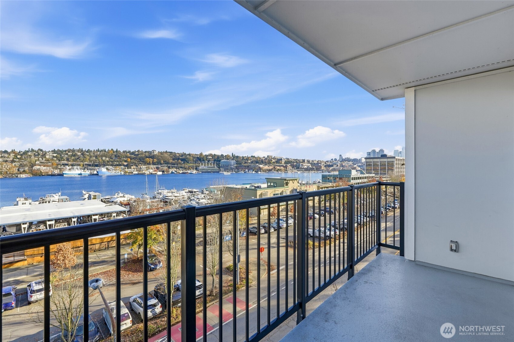 2001 Westlake Avenue N Unit: 32
