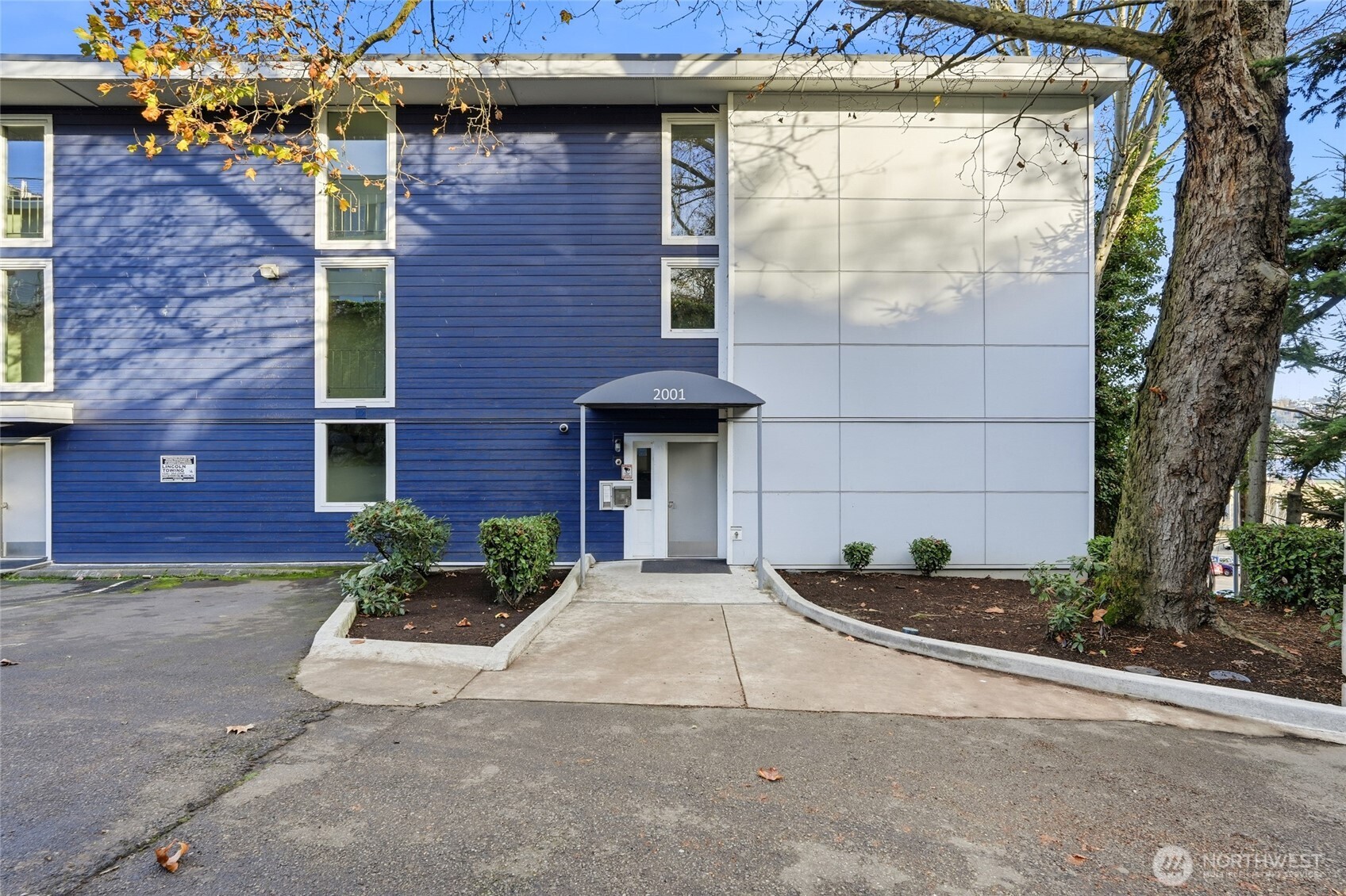 2001 Westlake Avenue N Unit: 32
