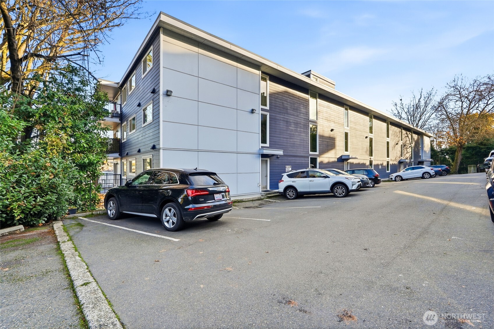 2001 Westlake Avenue N Unit: 32