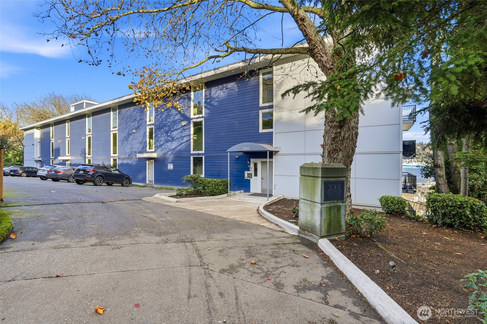 2001 Westlake Avenue N Unit: 32