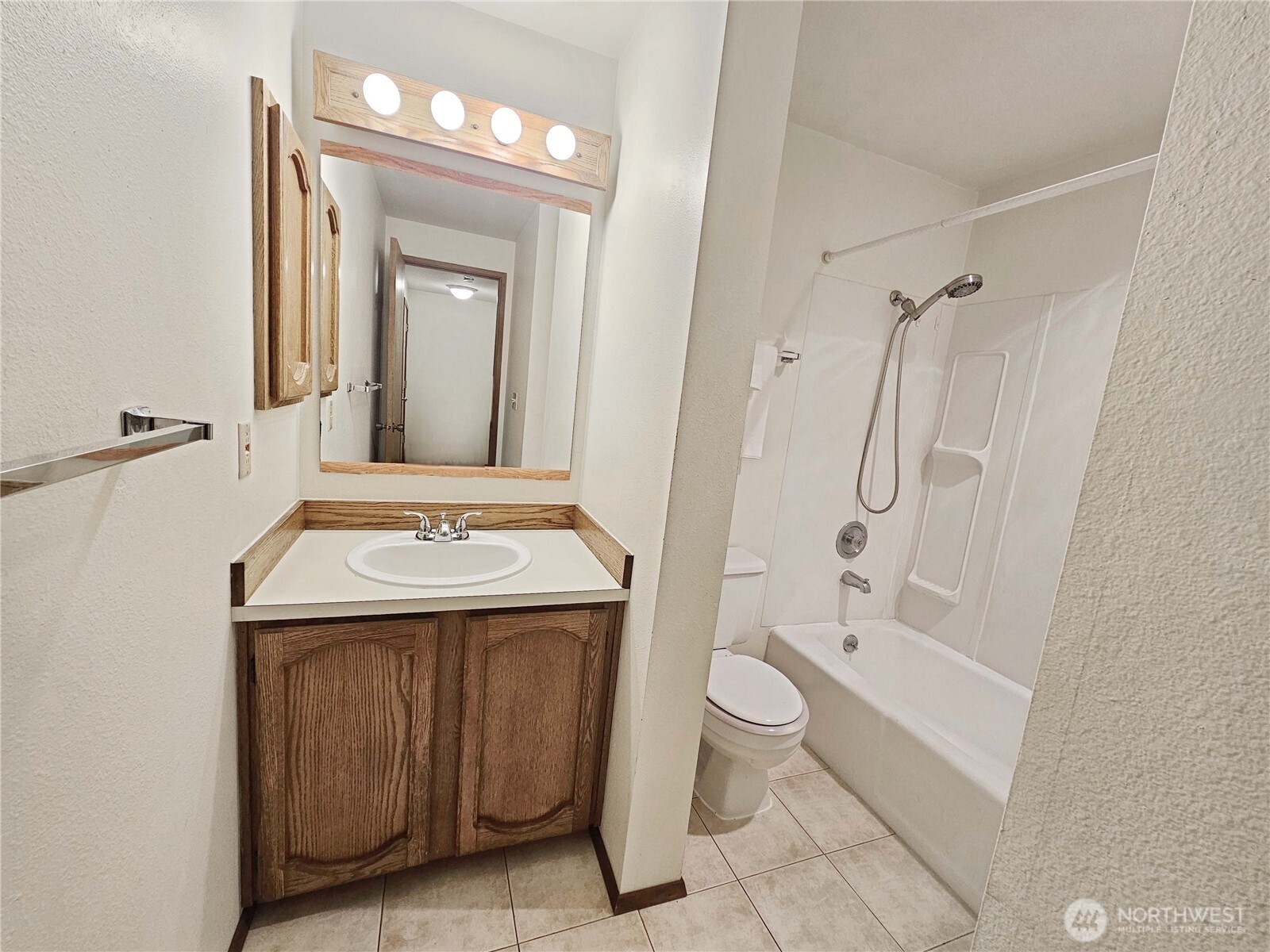 12225 100th Avenue NE Unit: B105