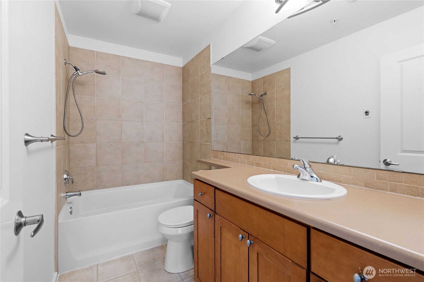 2840 SW Raymond Street Unit: 203