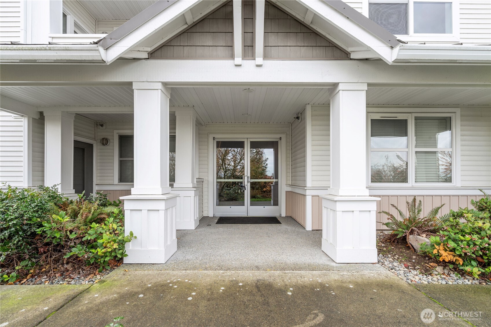 2840 SW Raymond Street Unit: 203