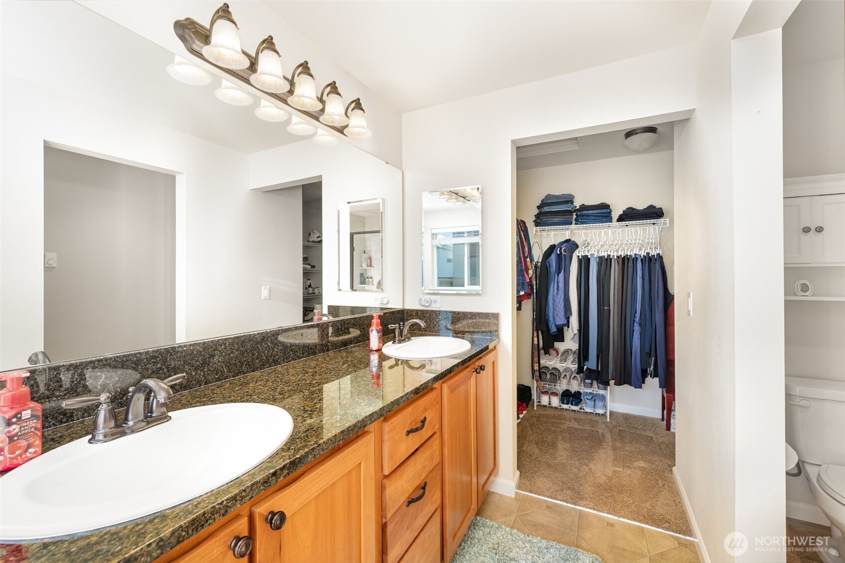 325 Chelan Place NE Unit: D1