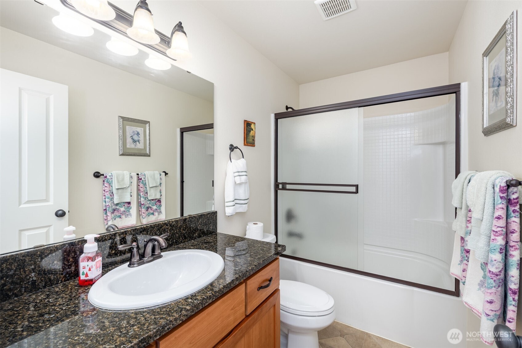 325 Chelan Place NE Unit: D1