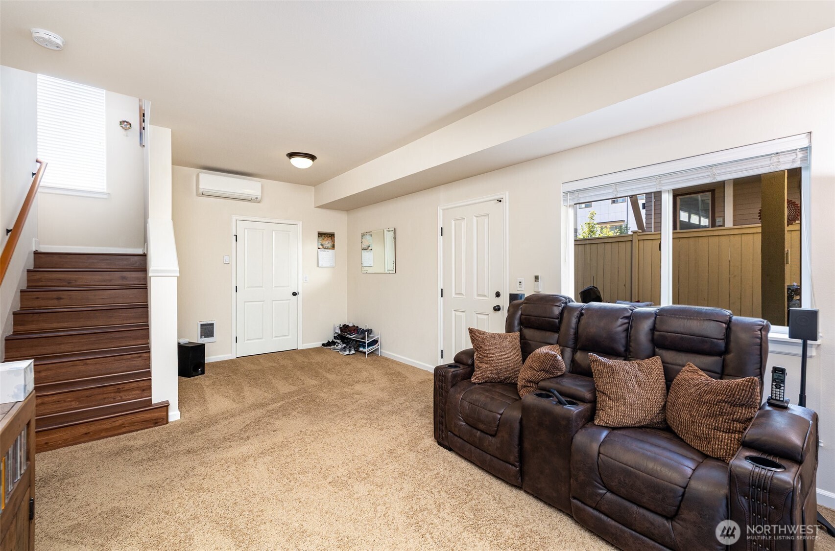 325 Chelan Place NE Unit: D1