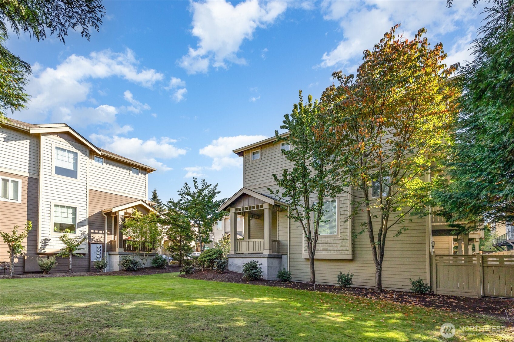 325 Chelan Place NE Unit: D1