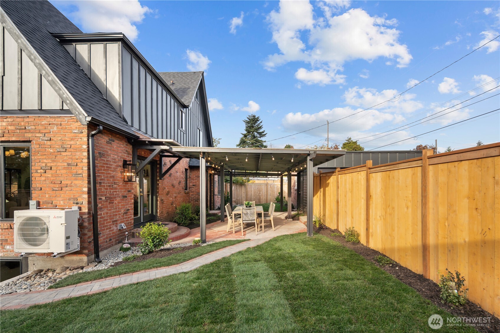 12216 Palatine Avenue N