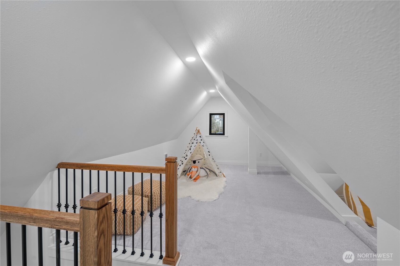 12216 Palatine Avenue N