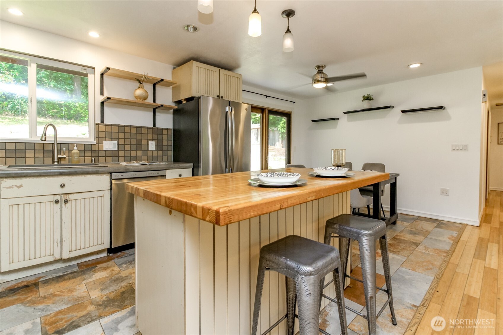 3510 W Tapps Drive E