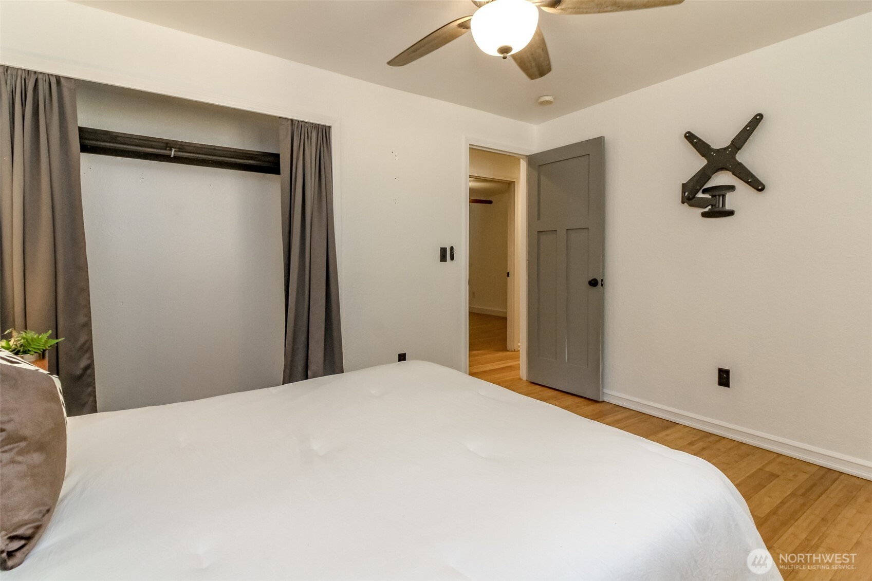 3510 W Tapps Drive E