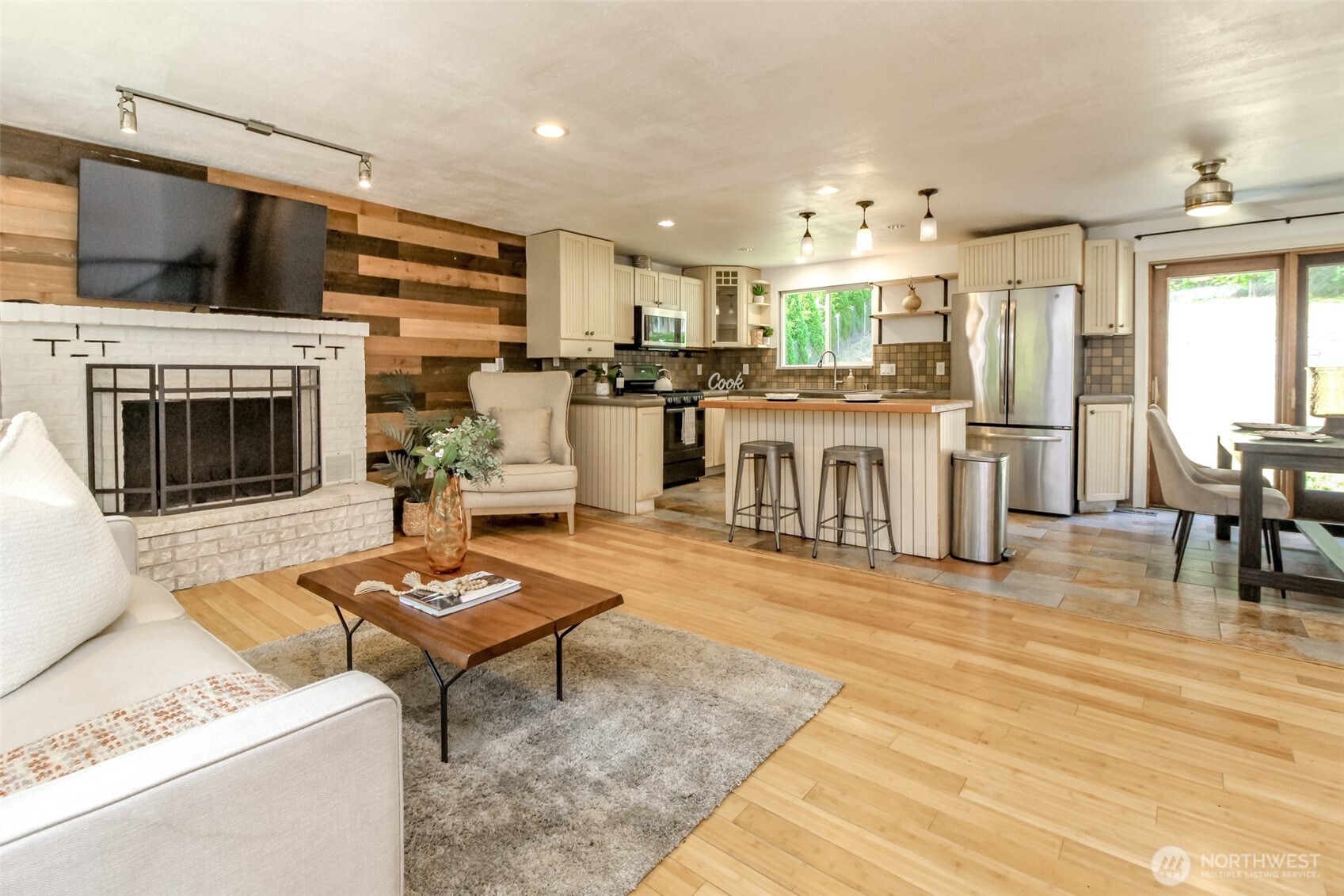 3510 W Tapps Drive E