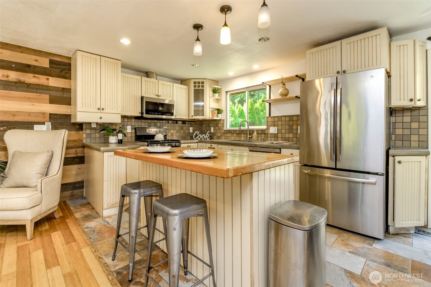 3510 W Tapps Drive E