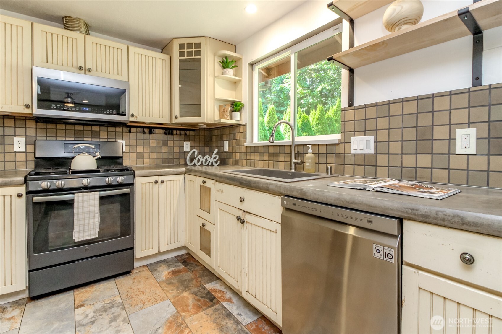 3510 W Tapps Drive E