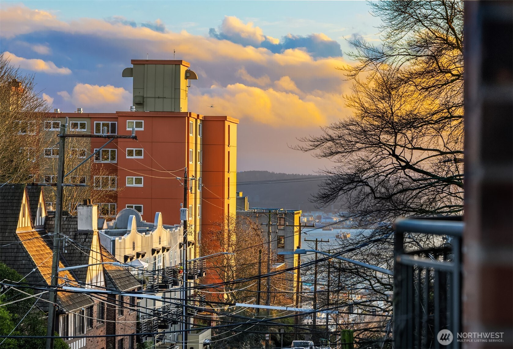 1417 Queen Anne Avenue N Unit: 303