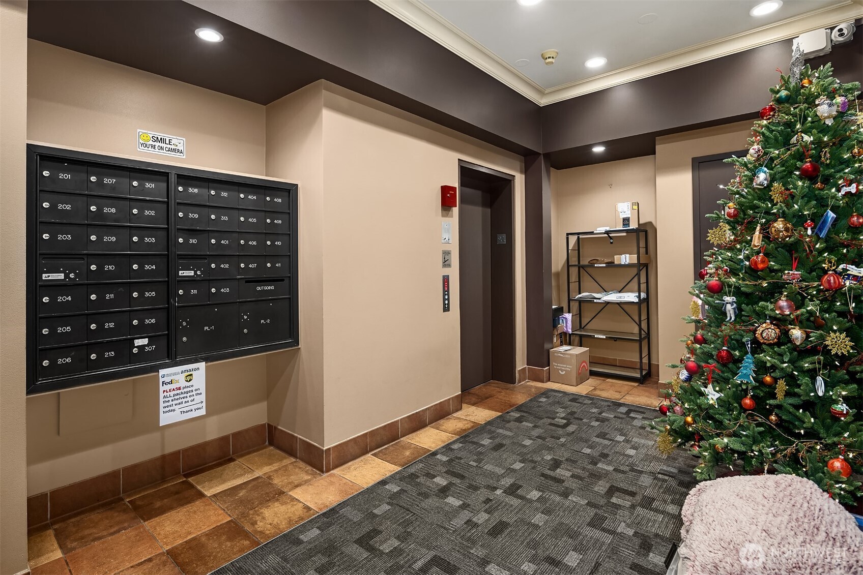 1417 Queen Anne Avenue N Unit: 303