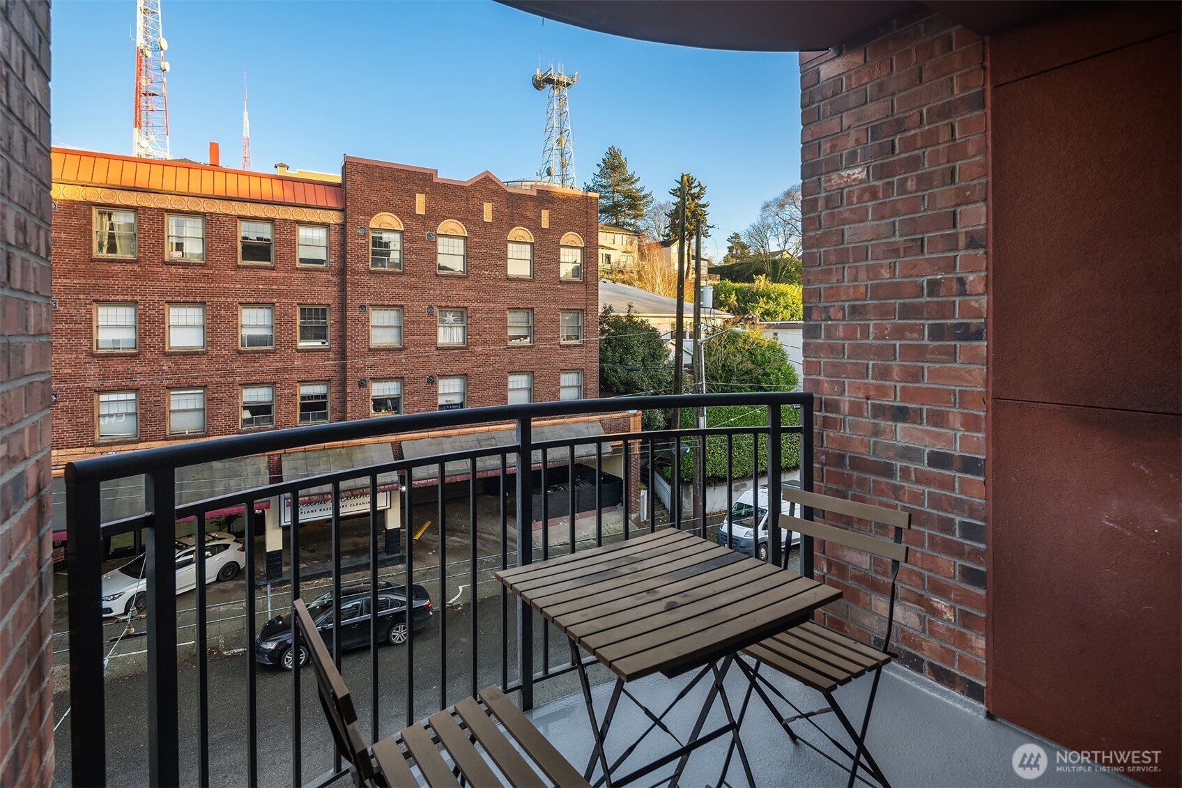 1417 Queen Anne Avenue N Unit: 303