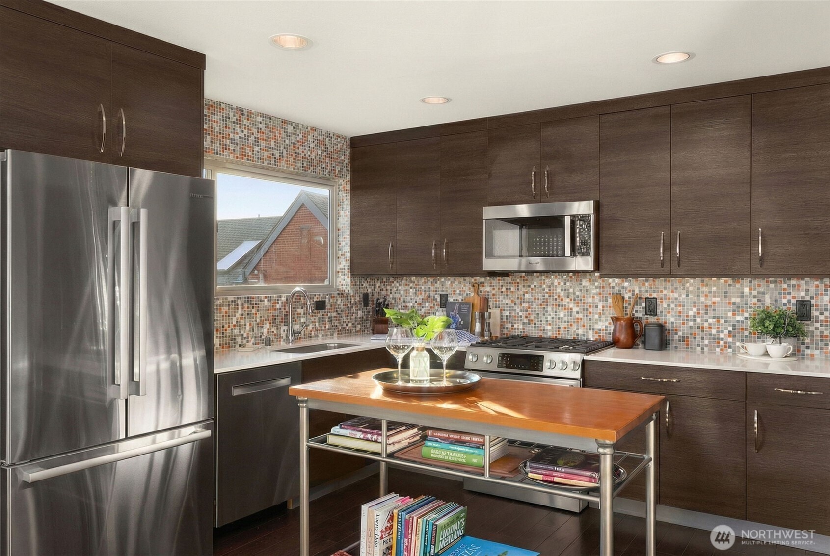 6740 Alonzo Avenue NW