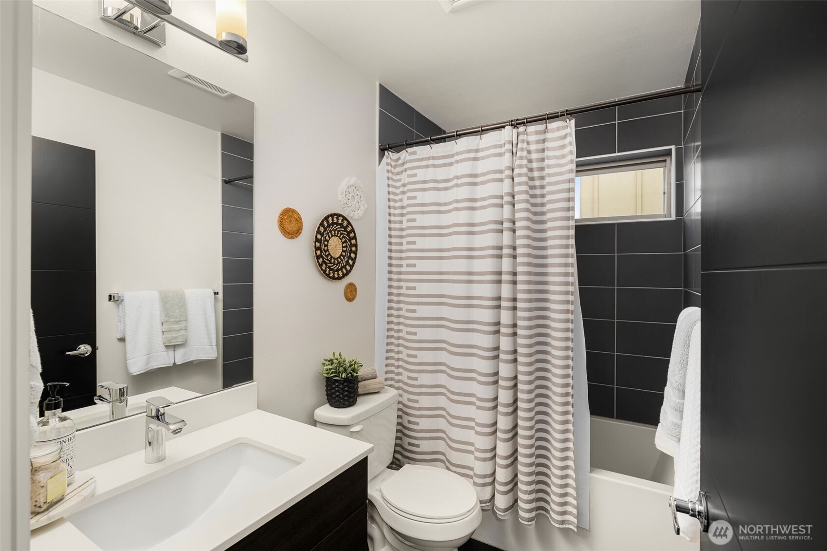 6740 Alonzo Avenue NW