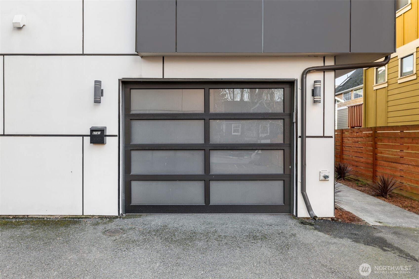 6740 Alonzo Avenue NW