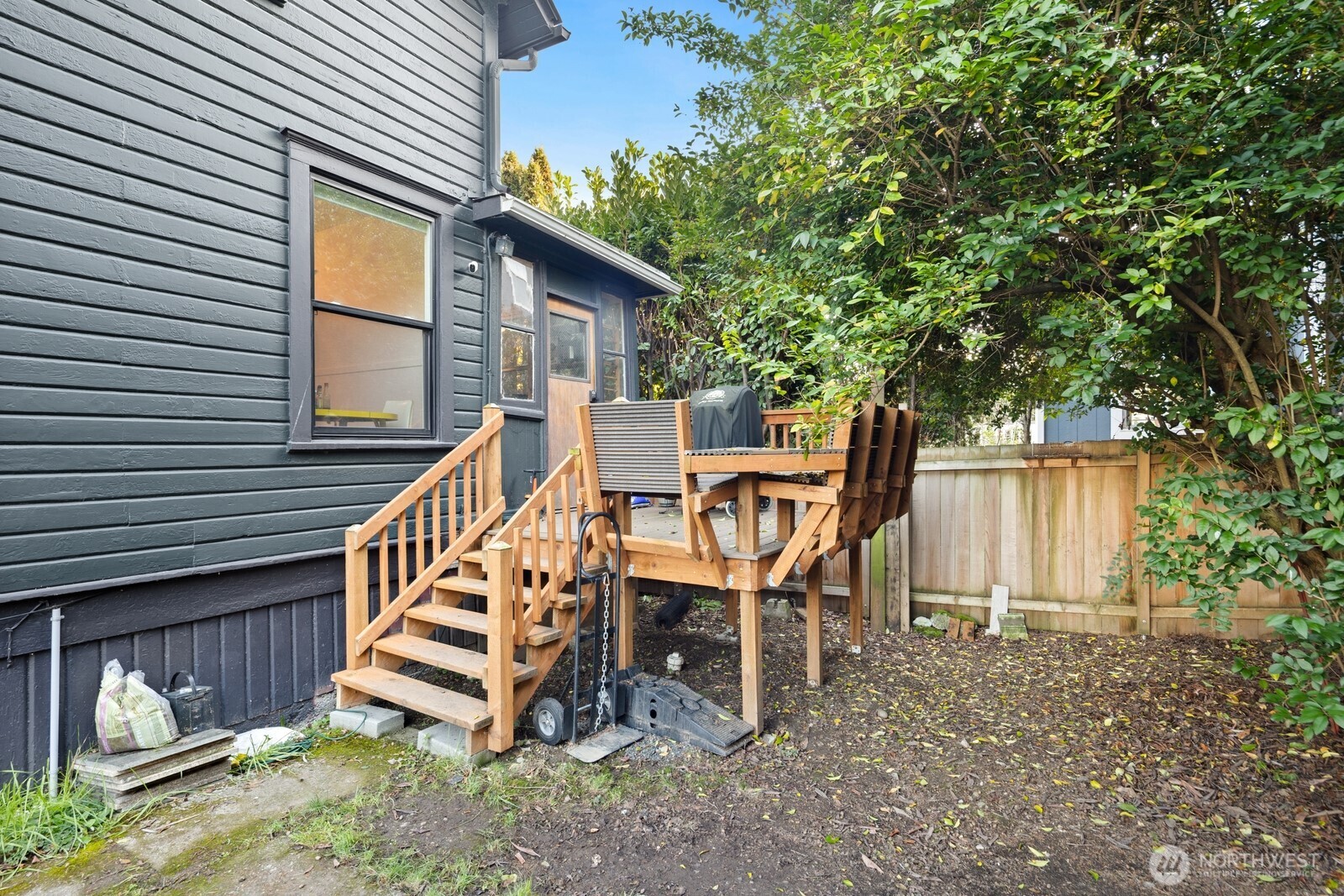 2011 E James Street