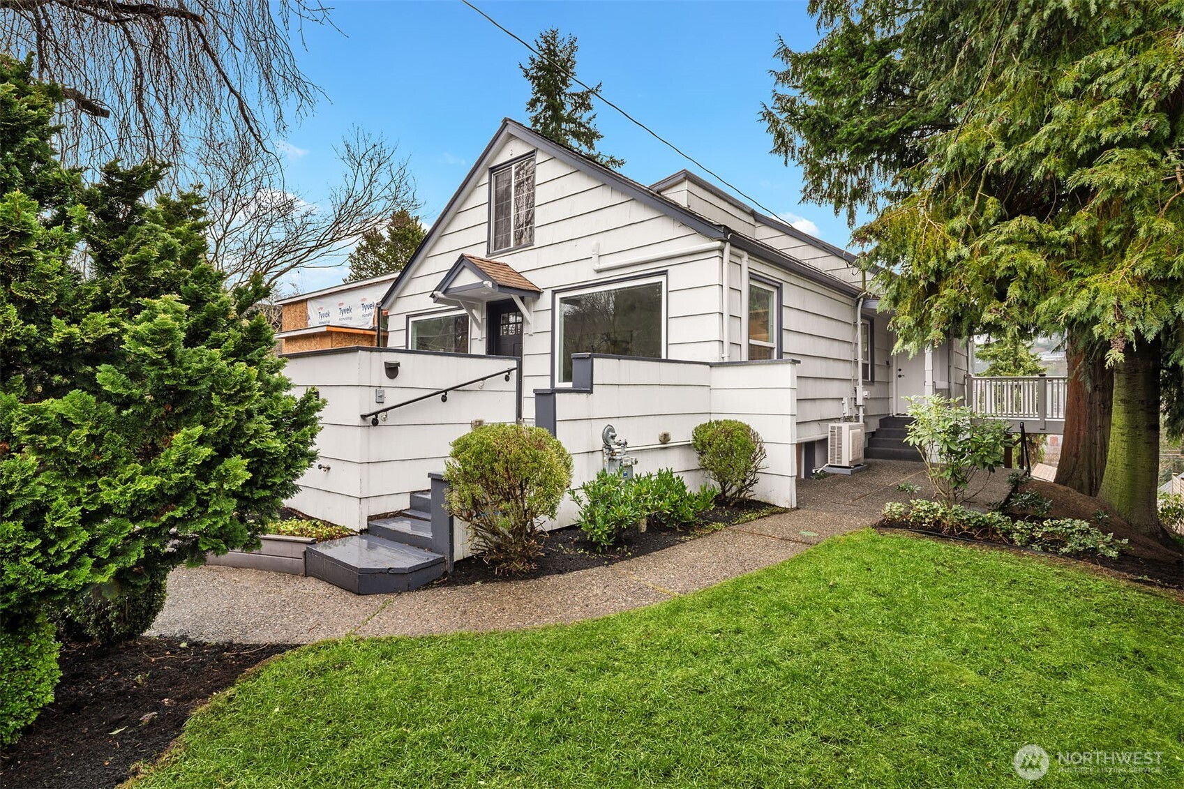 3234 35th Avenue W