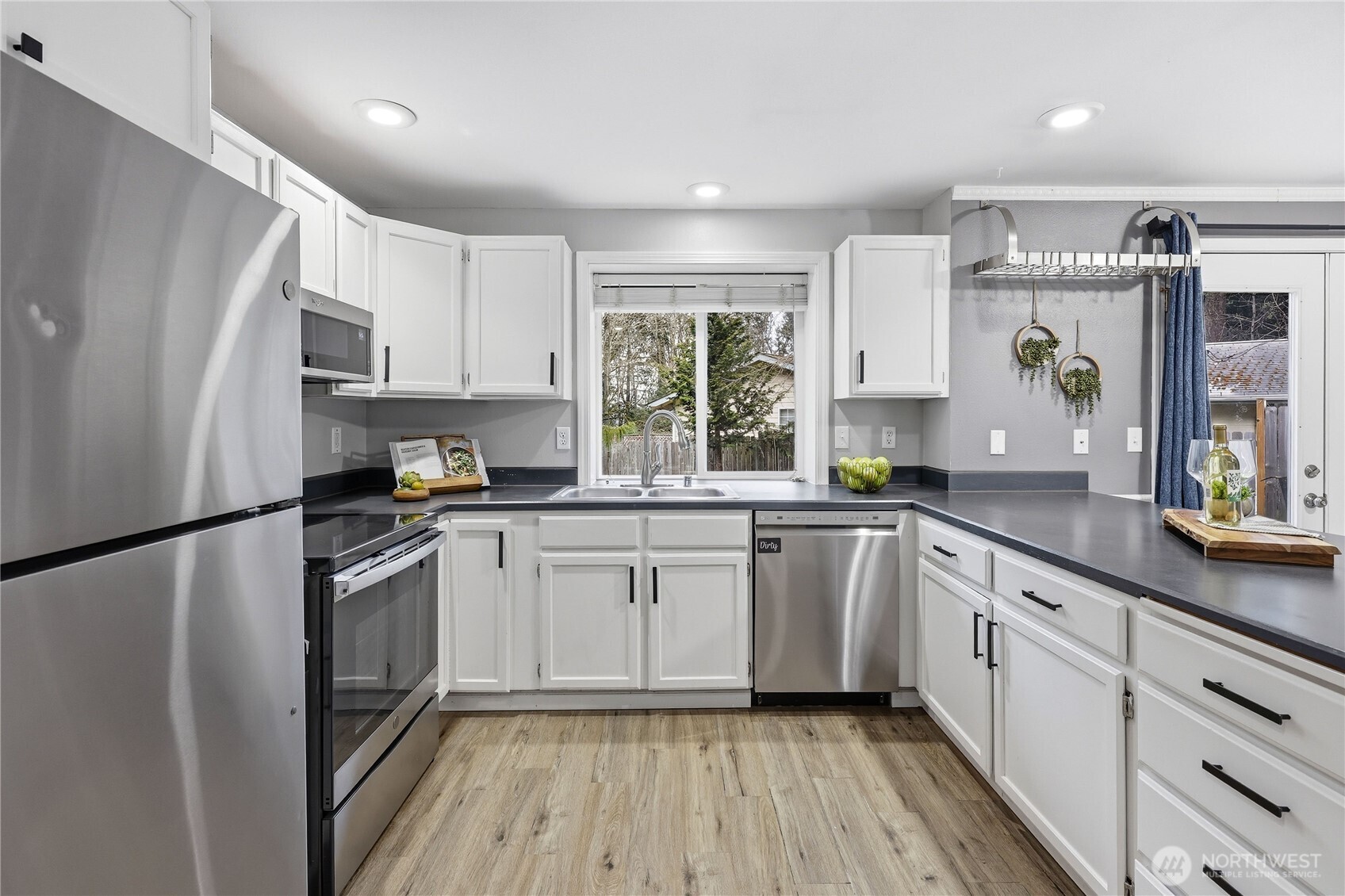 22295 Wavecrest Avenue NE