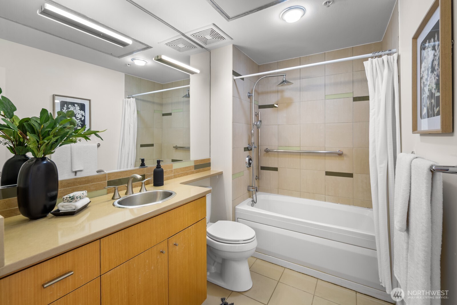 17 W Mercer Street Unit: 304