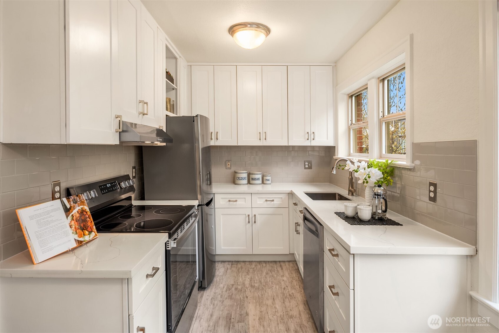124 Warren Avenue N Unit: 302