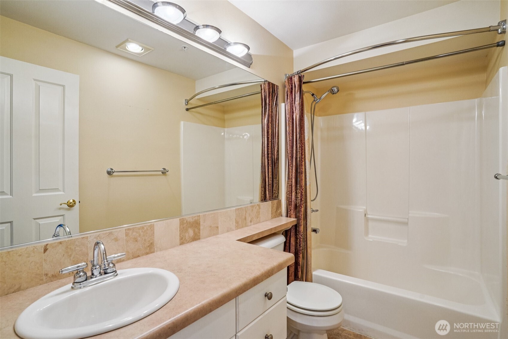 12034 15th Avenue NE Unit: 204