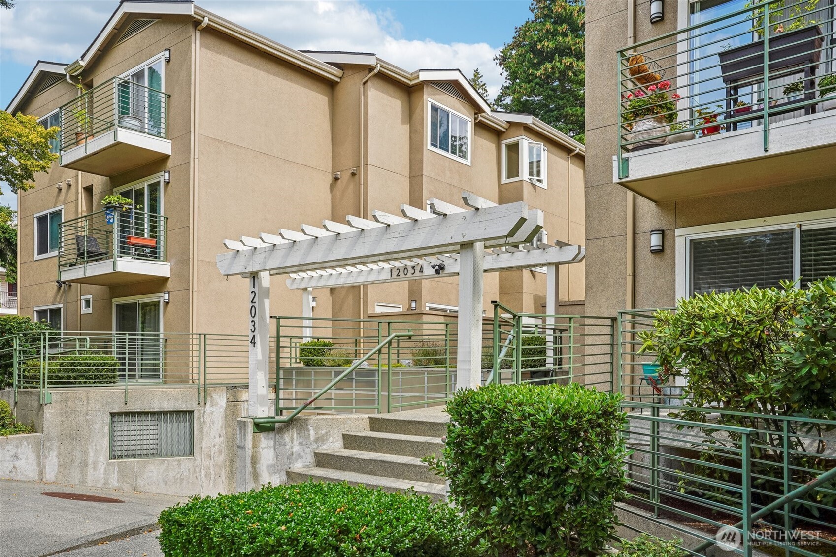 12034 15th Avenue NE Unit: 204