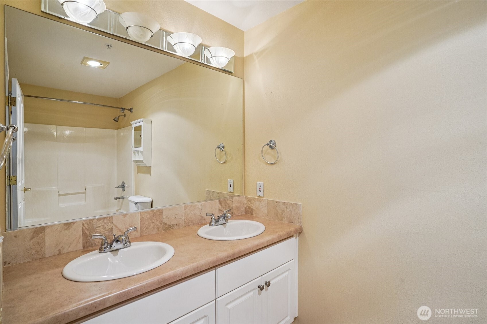 12034 15th Avenue NE Unit: 204