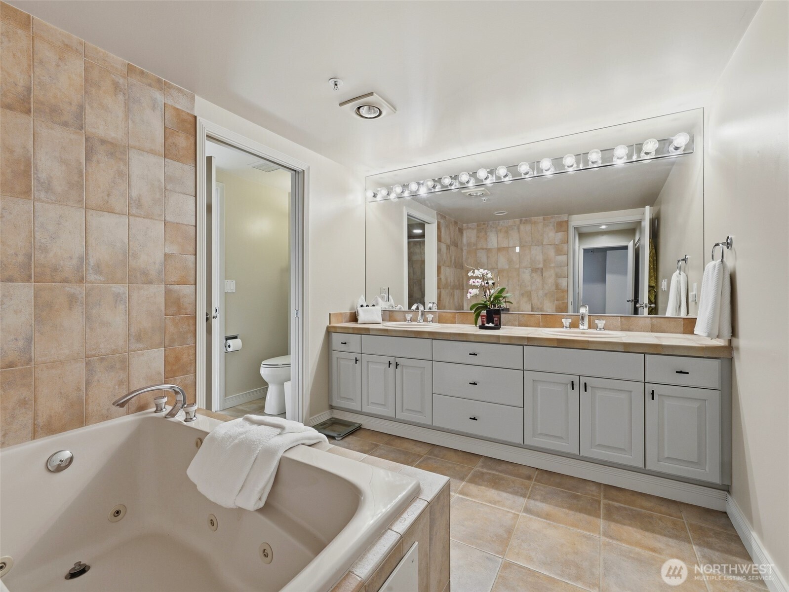 601 W Mercer Place Unit: 301