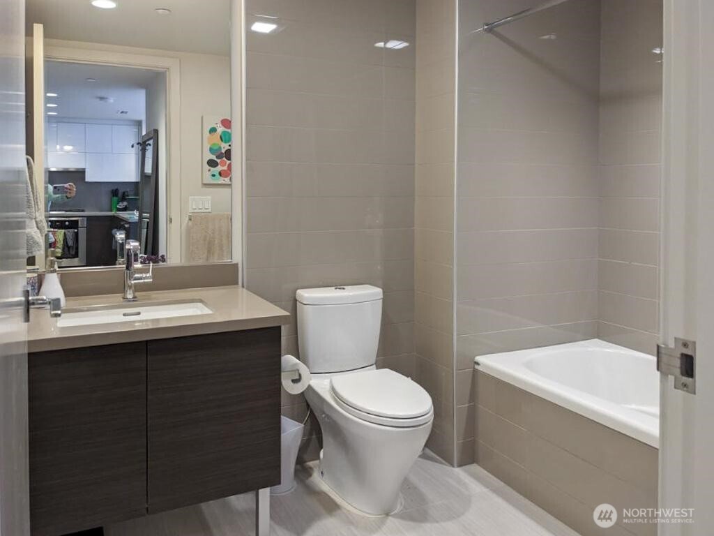 588 Bell Street Unit: 1102