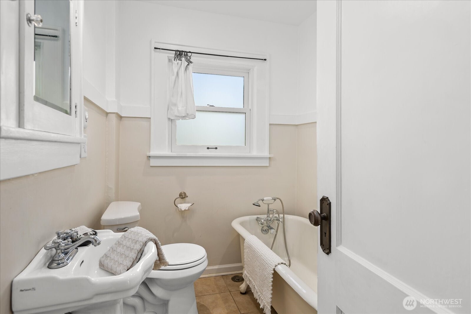 810 NE Ravenna Boulevard