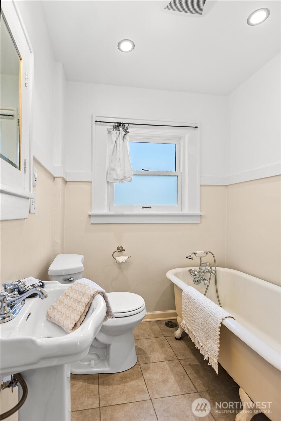 810 NE Ravenna Boulevard