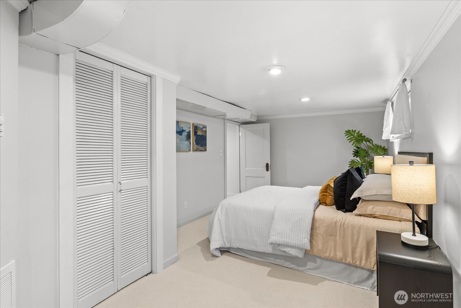 810 NE Ravenna Boulevard