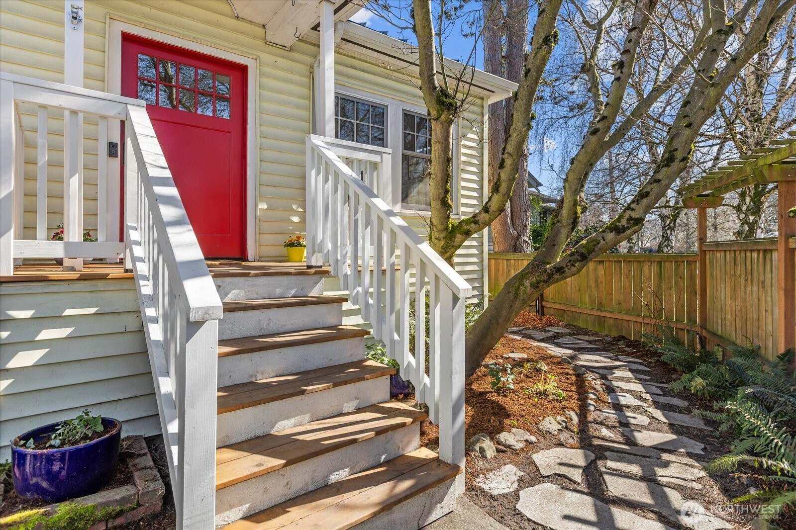 810 NE Ravenna Boulevard