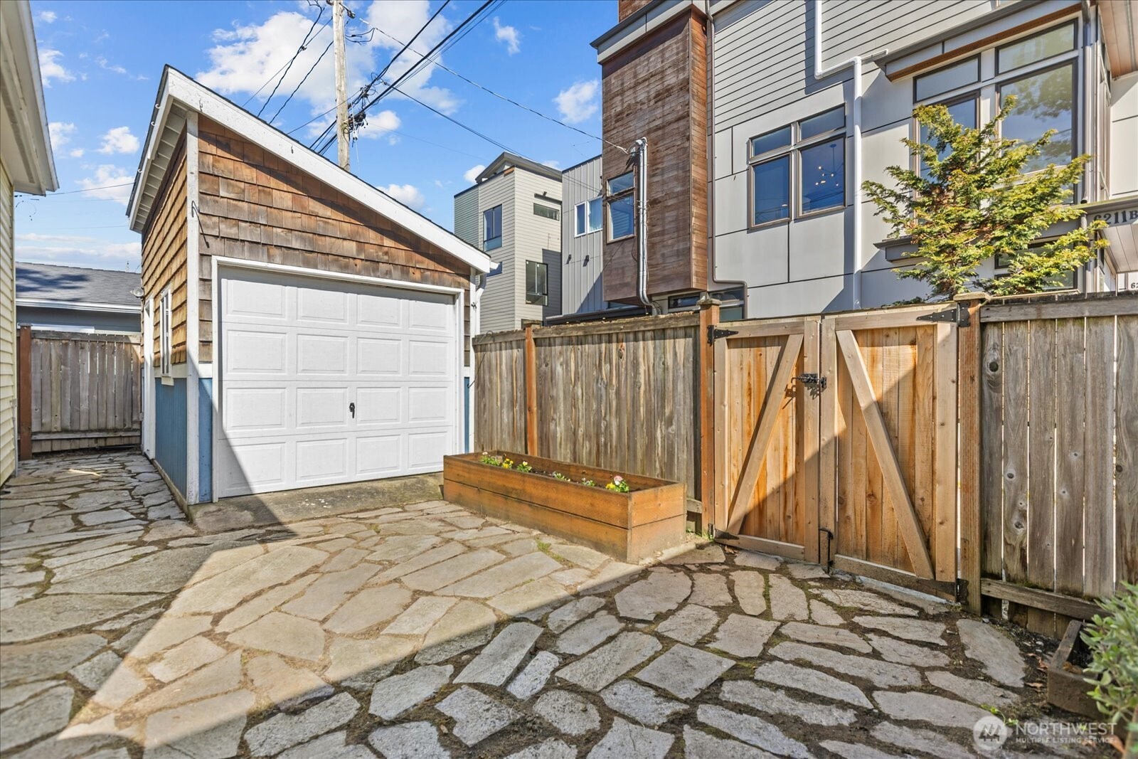 810 NE Ravenna Boulevard