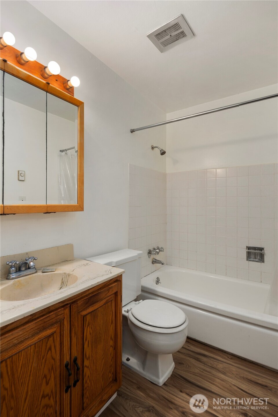 748 S Cloverdale Street Unit: 14