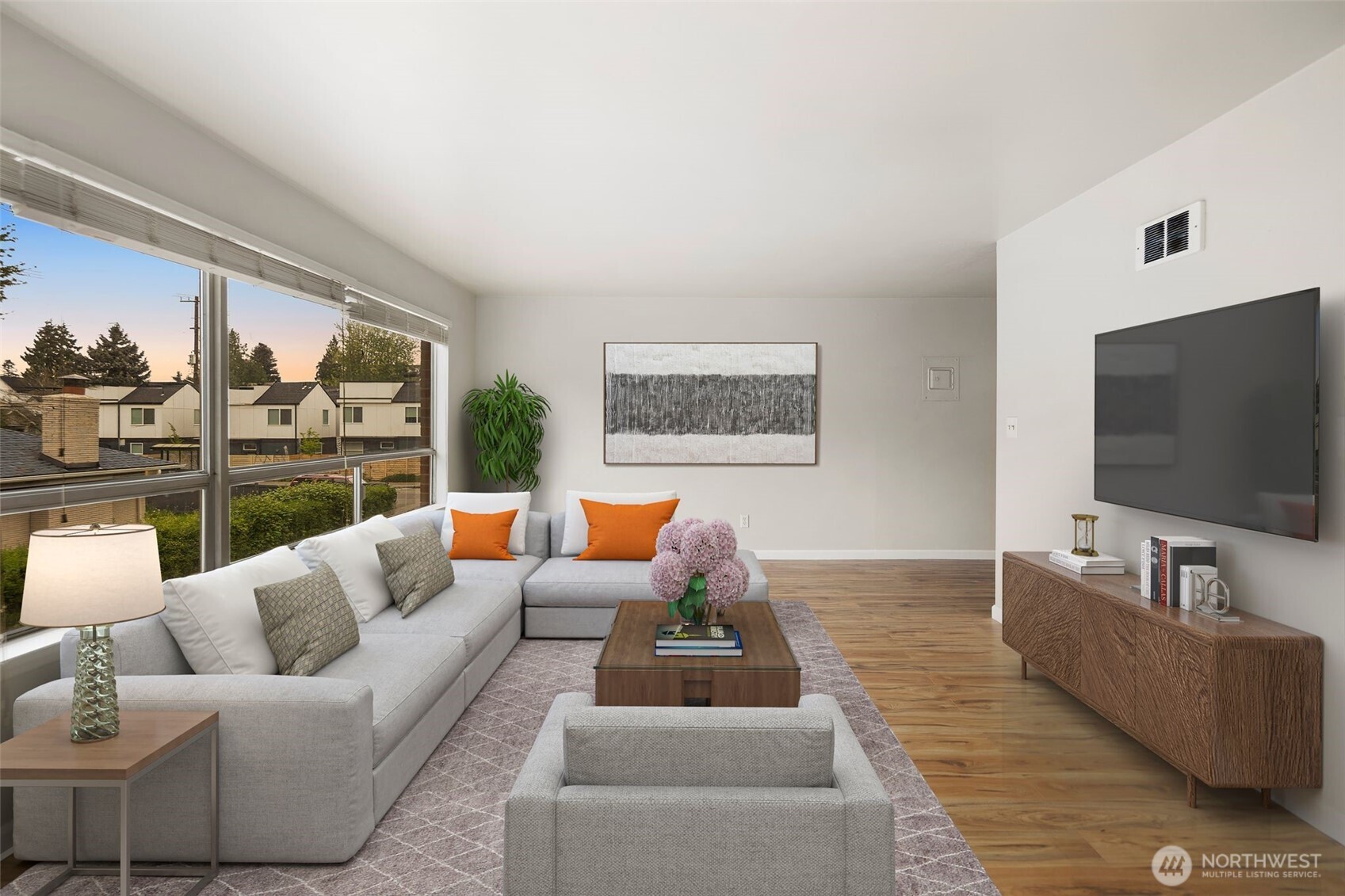 748 S Cloverdale Street Unit: 14