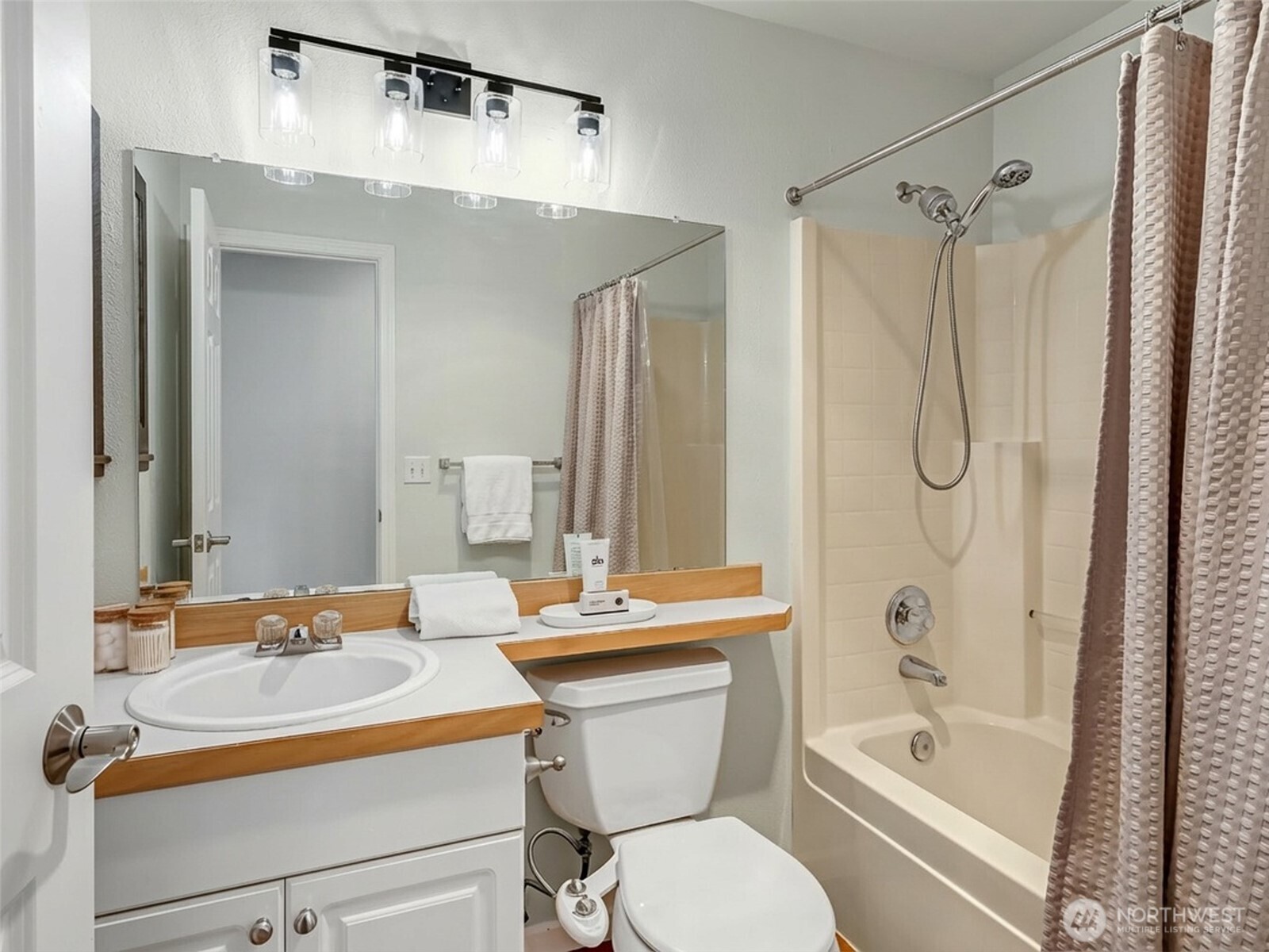 2300 Jefferson Avenue NE Unit: I137